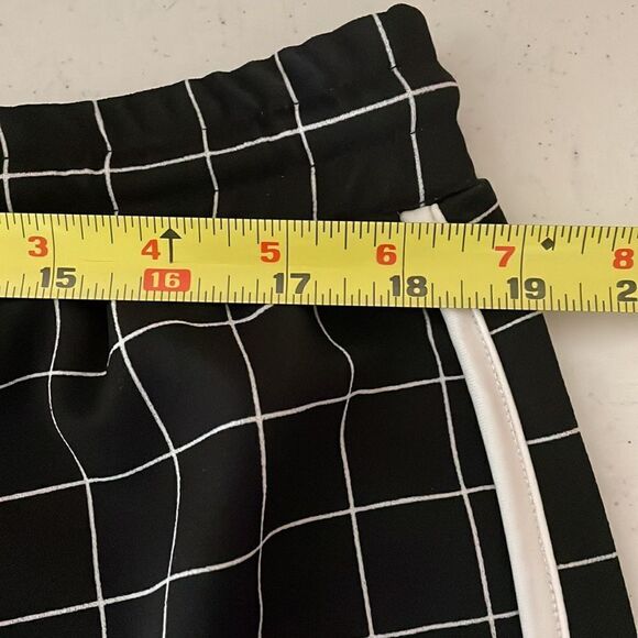 Shein plus black contrast shorts - Picture 8 of 10